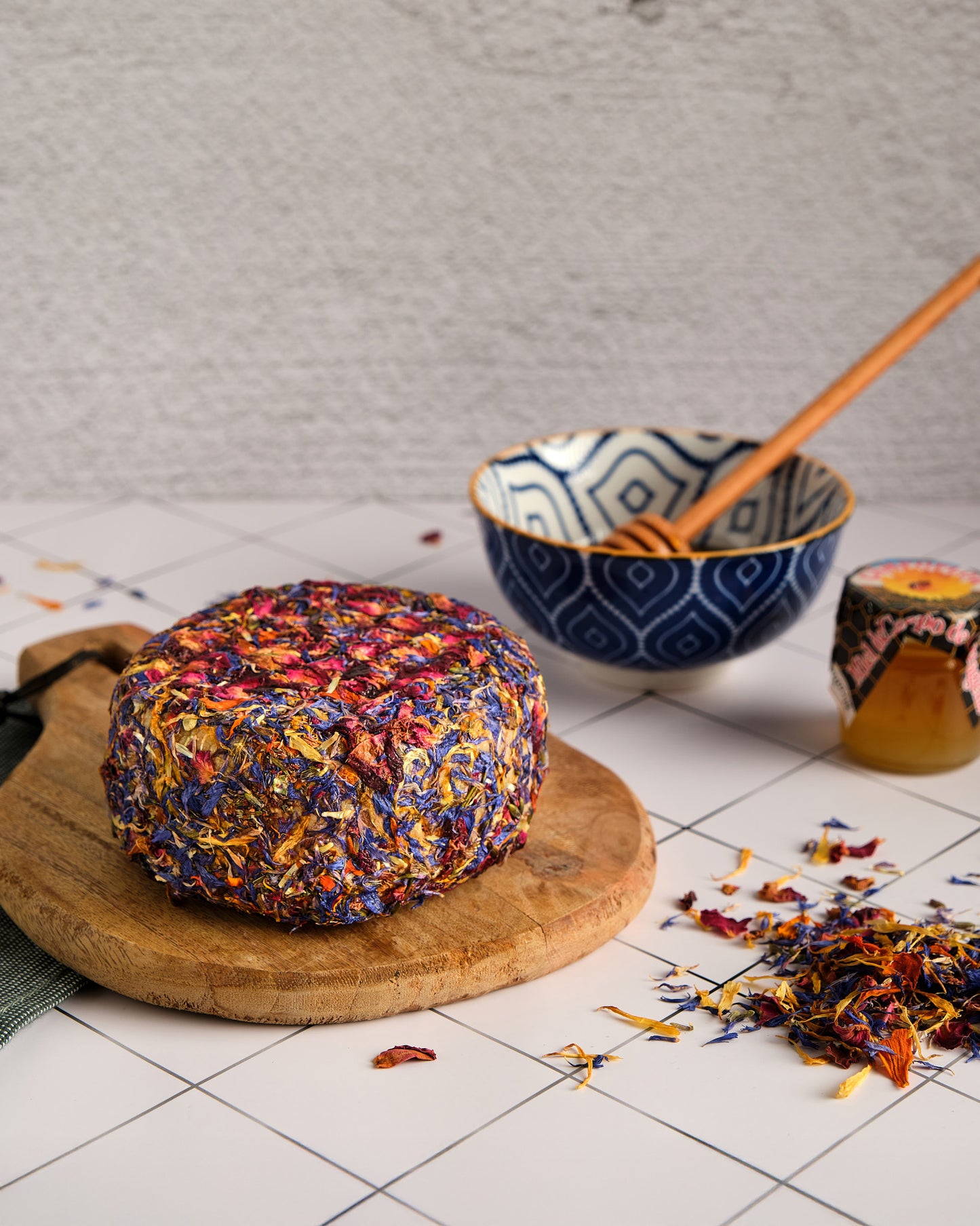 Queso Curado de Cabra con Miel y Flores