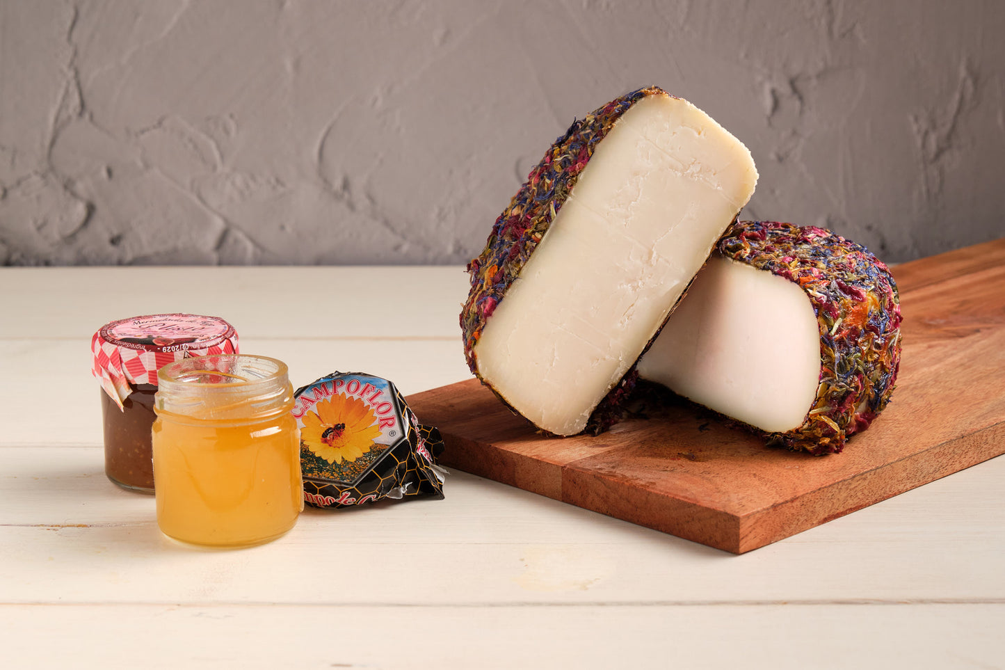 Queso Semicurado de Cabra con Miel y Flores