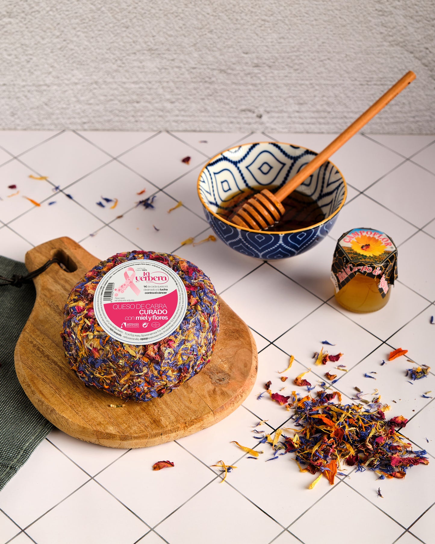Queso Curado de Cabra con Miel y Flores