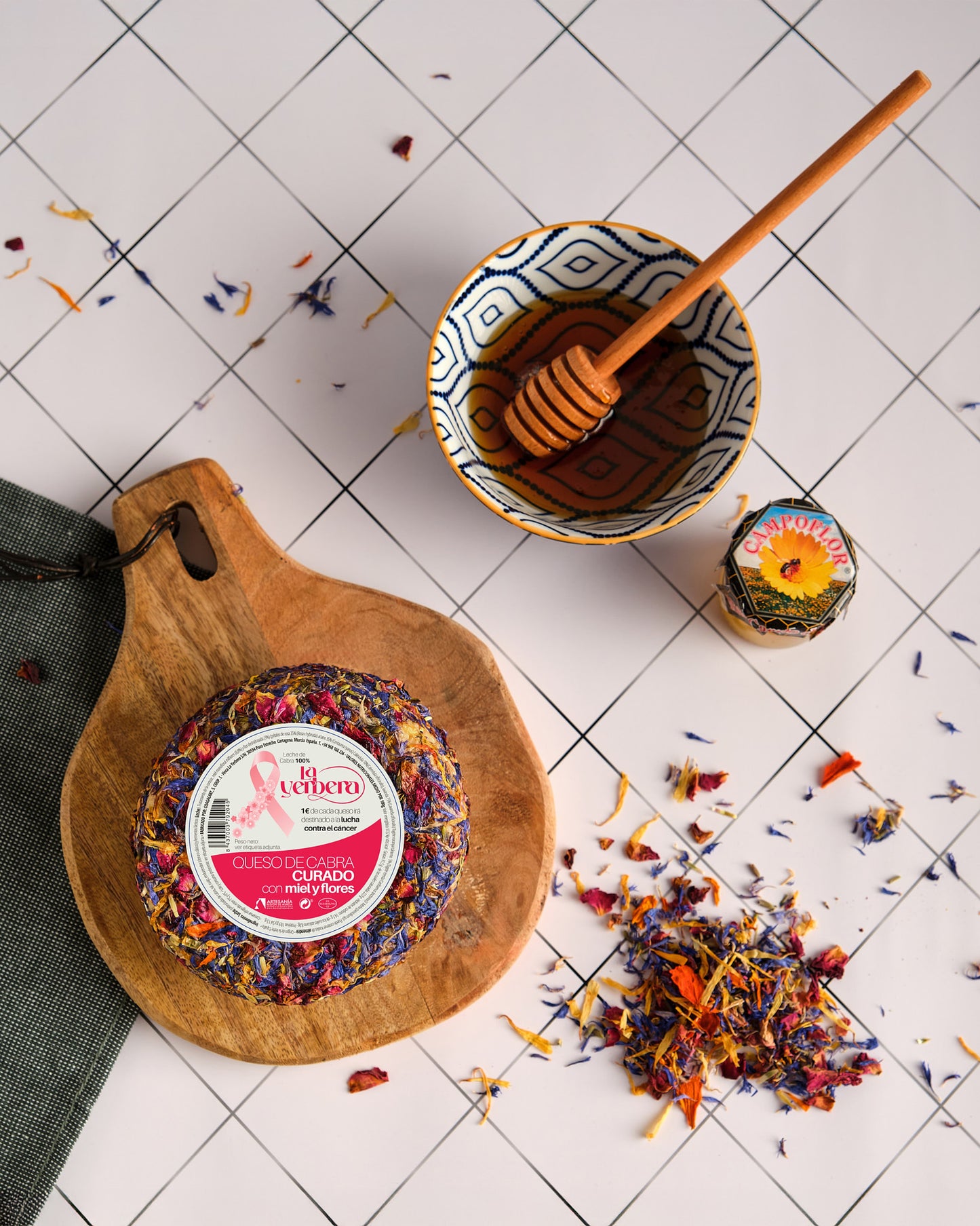 Queso Curado de Cabra con Miel y Flores