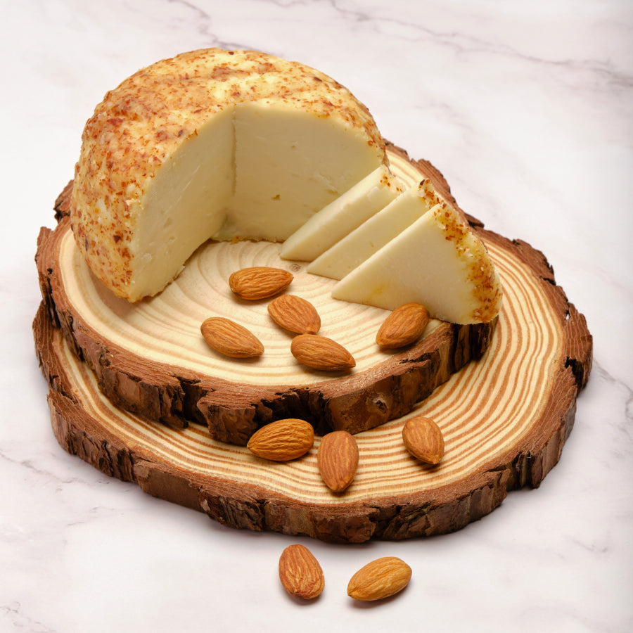 Queso Curado de Cabra con Almendra